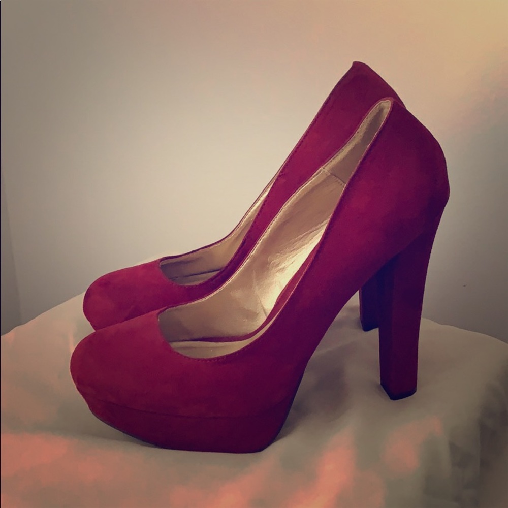 Shi by Journeys Women’s Red Pumps